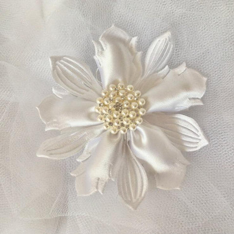 10 X Wedding Favors-Bomponieres-White rosette favors